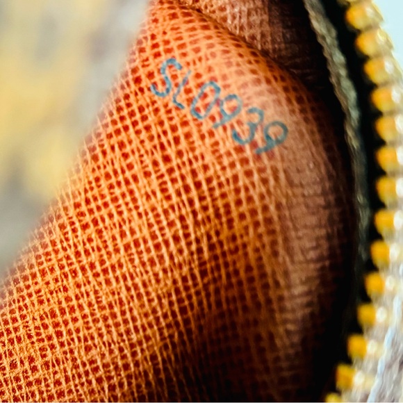 Louis Vuitton Danube Bag Vintage Crossbody Monogram Comes with COA and Dustbag - Picture 15 of 16